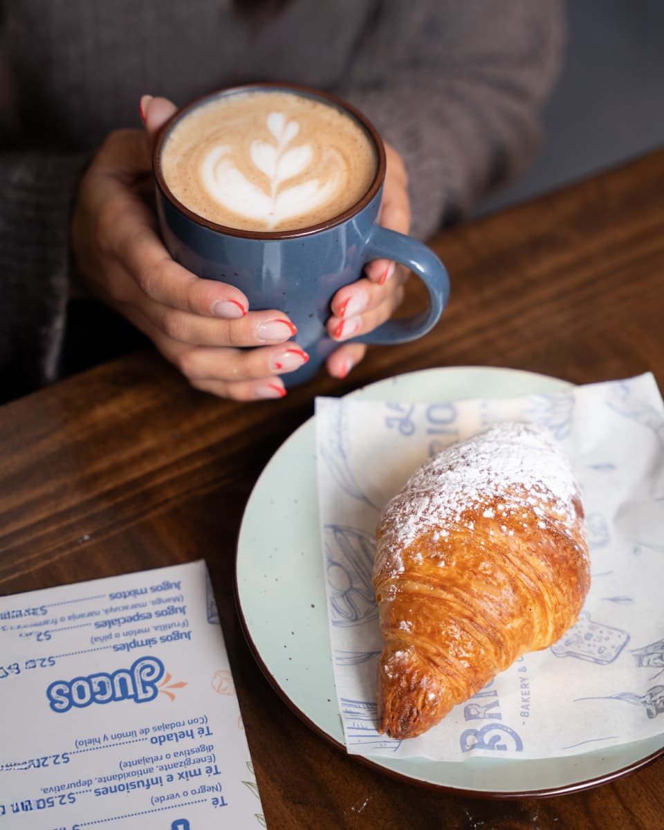 Croissant + Café Super