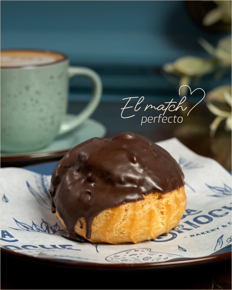 Profiterol de chocolate + Café